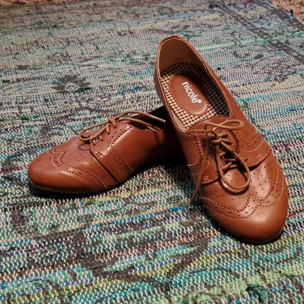 Brown Oxford shoe